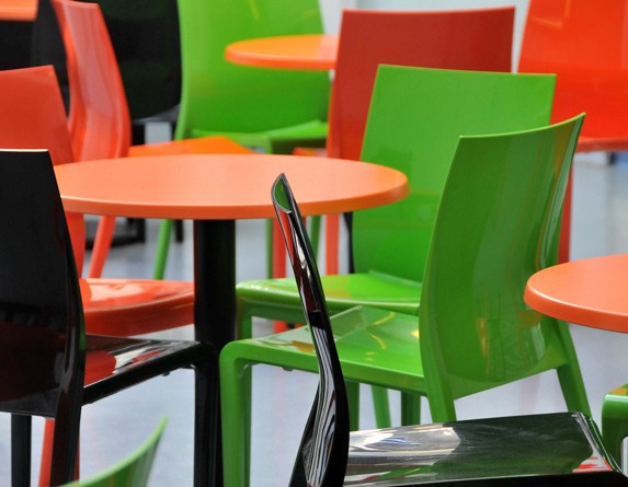 пластиковые стулья для ресторанов 